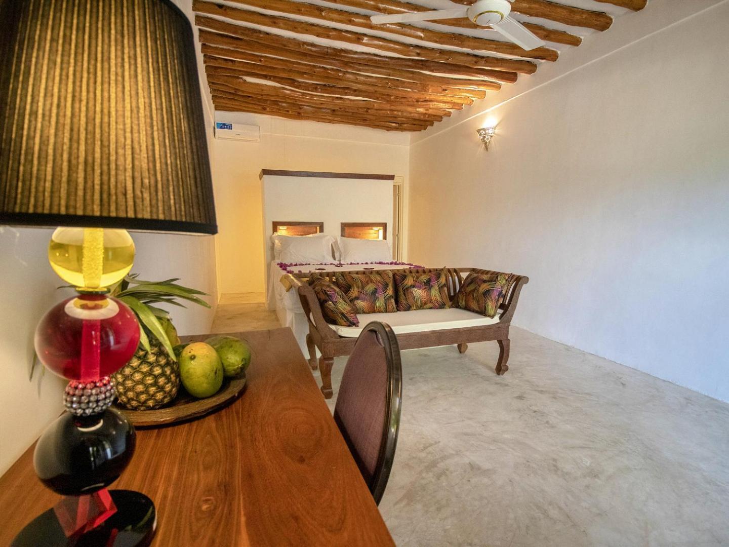 Rosa Maria Zanzibar
